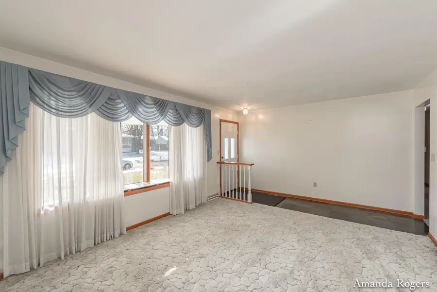1825 Pine Bluff SE, Kentwood, MI 49508 - Image #3