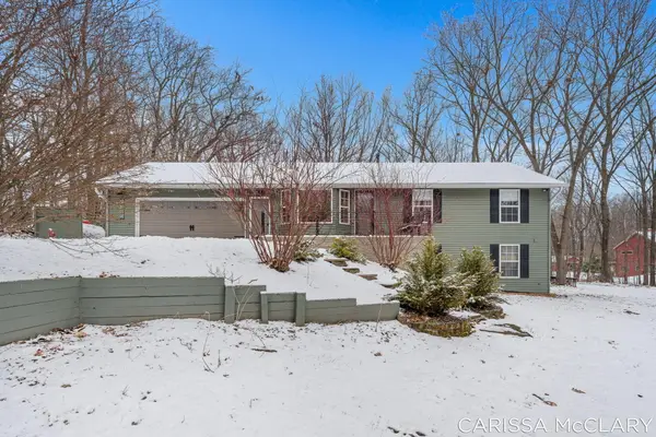 8409 Squires Street NE, Rockford, MI 49341