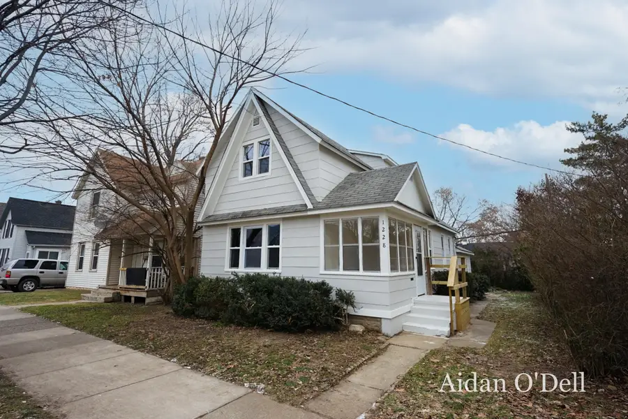 1228 Quarry Avenue NW, Grand Rapids, MI 49504 - Image #2