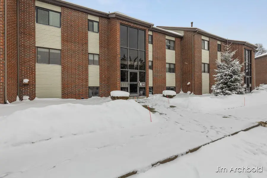 3368 Devonwood Hills Drive NE Unit: B, Northview, MI 49525 - Image #2