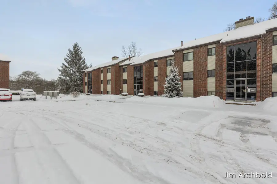 3368 Devonwood Hills Drive NE Unit: B, Northview, MI 49525 - Image #3