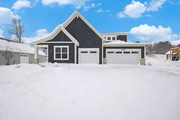 4692 Knapp Bluff Drive NE, GrandRapids, MI 49525