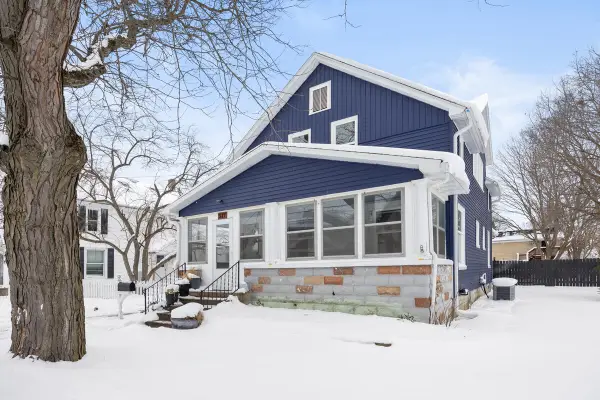 517 Elm Street SE, Lowell, MI 49331