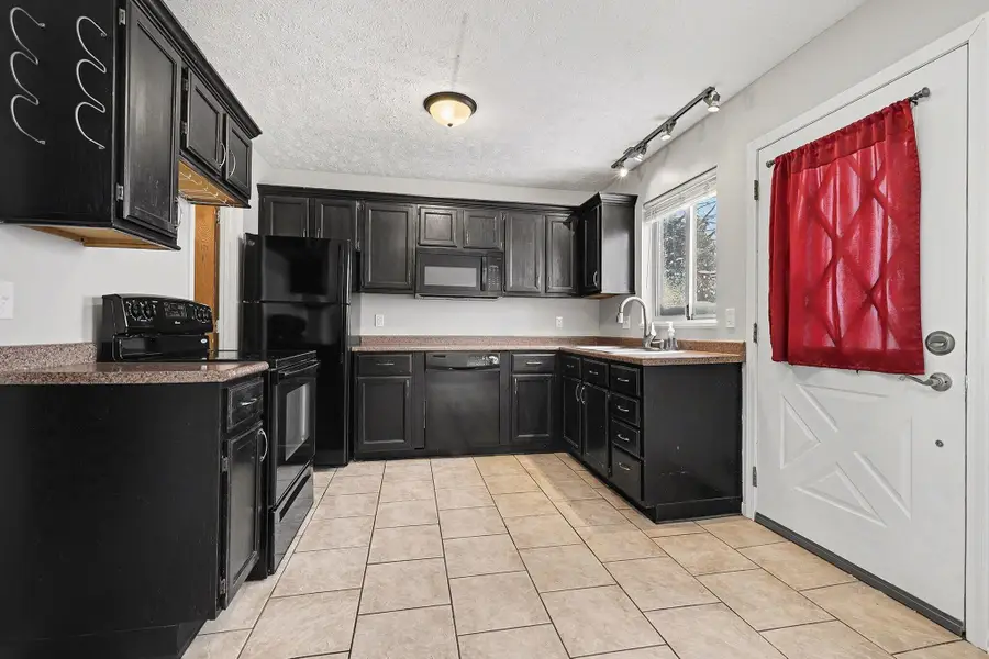 82 Carriage Lane SW, Cutlerville, MI 49548 - Image #3