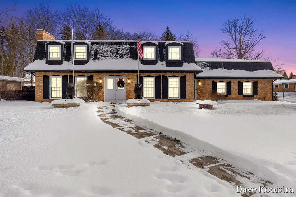 907 N Glenwood Drive, Hastings, MI 49058 - #1