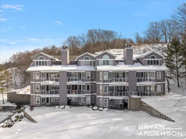 810 S Harbor Drive Unit: 16, GrandHaven, MI 49417