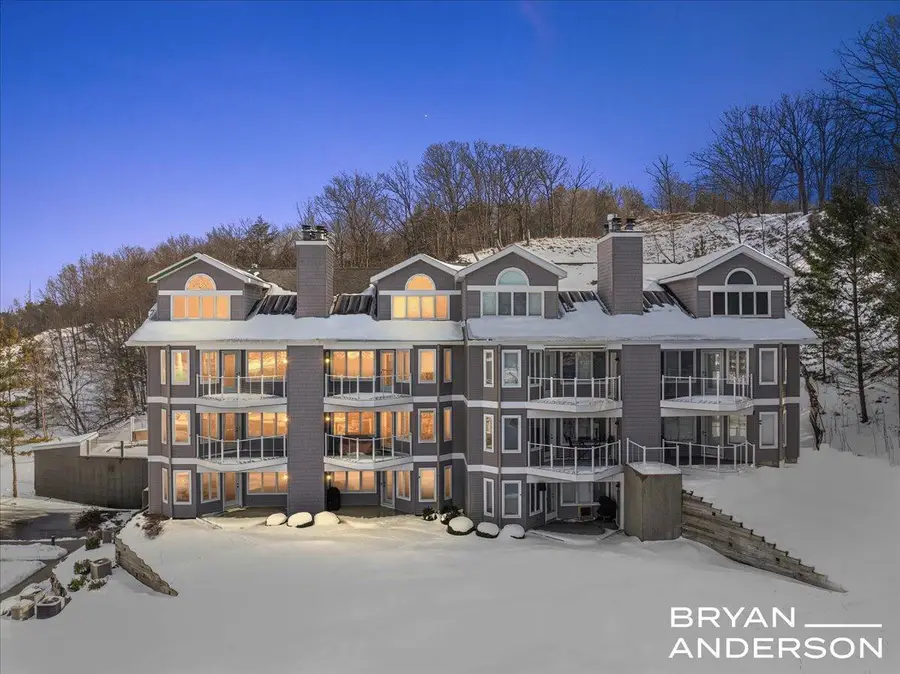 810 S Harbor Drive Unit: 16, Grand Haven, MI 49417 - #2
