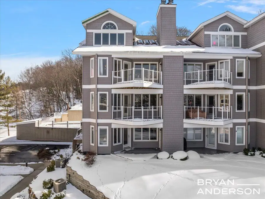 810 S Harbor Drive Unit: 16, Grand Haven, MI 49417 - #3