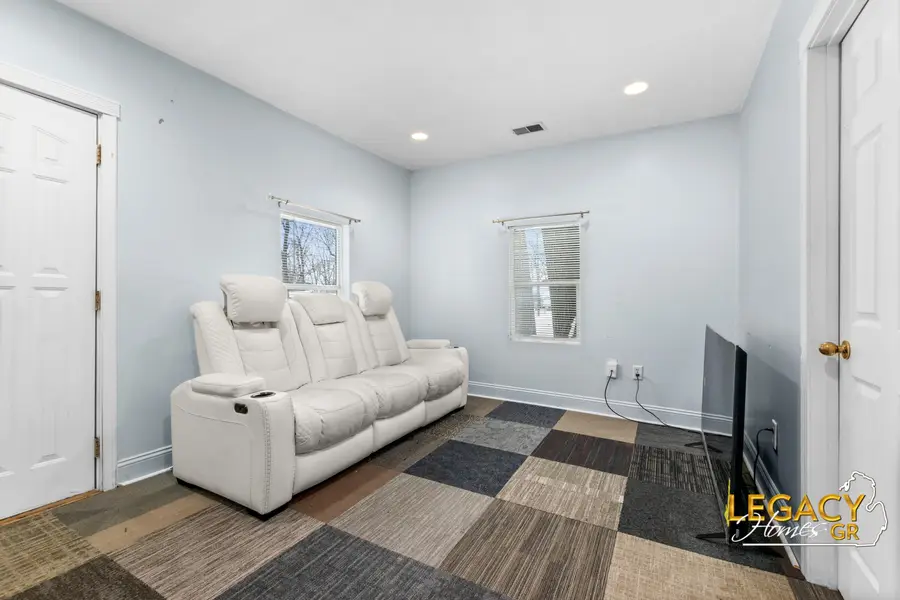 5069 Cisne Avenue SW, Wyoming, MI 49548 - #3