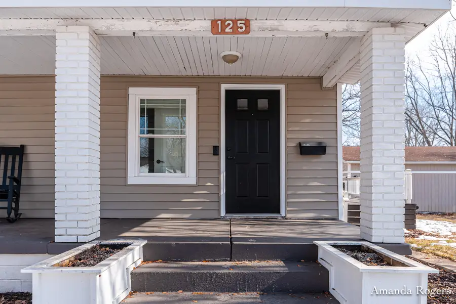 125 S Grove Street SE, Lowell, MI 49331 - #3