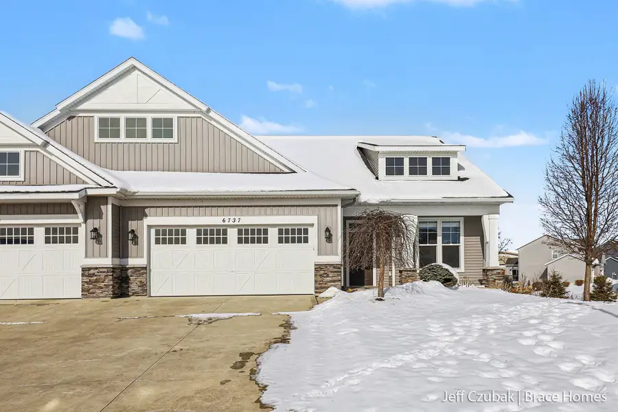6737 Windsor Ridge Court NE Unit: 8, Rockford, MI 49341 - #2