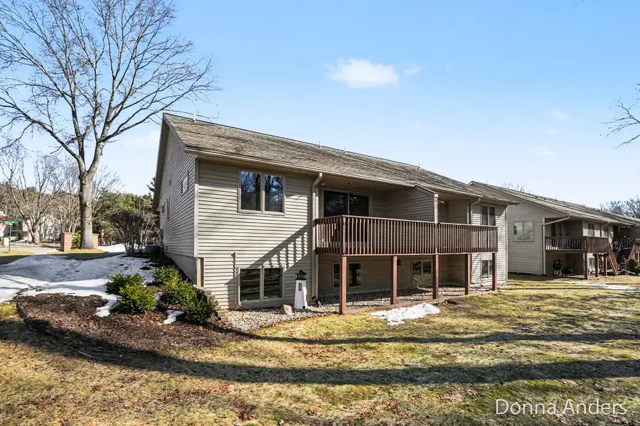 17595 Park Place Circle, Ferrysburg, MI 49456 - #3