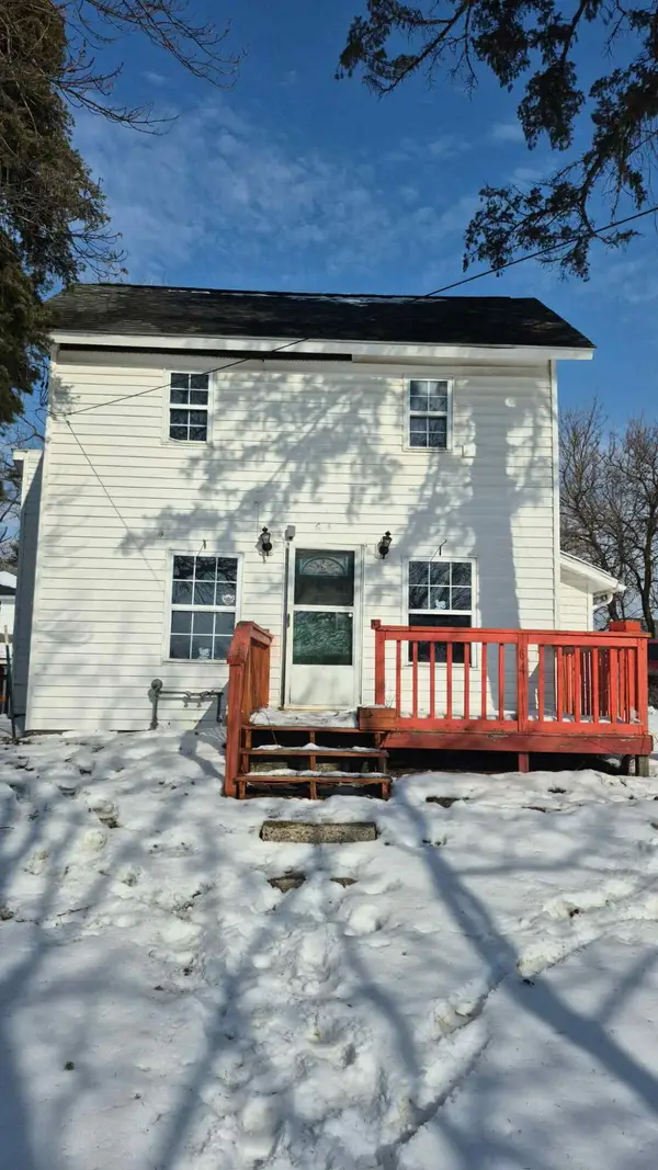 64 W Goguac Street W, BattleCreek, MI 49015