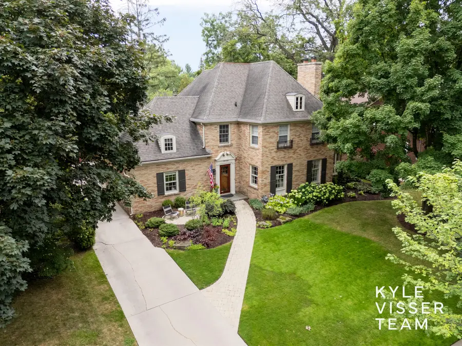 958 Pinecrest Avenue SE, East Grand Rapids, MI 49506 - #3