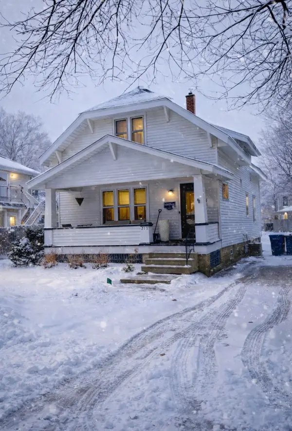 213 Clinton Avenue, GrandHaven, MI 49417