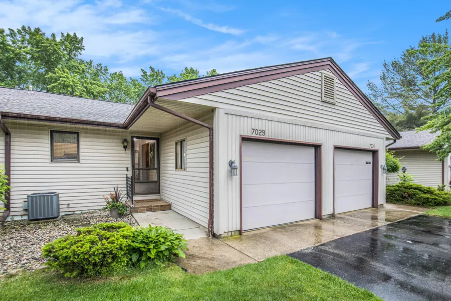 7029 Gardenview Court SW, Cutlerville, MI 49315 - #3
