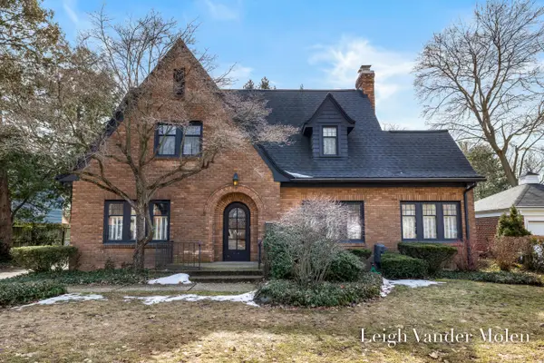 414 Cheshire Drive NE, GrandRapids, MI 49505