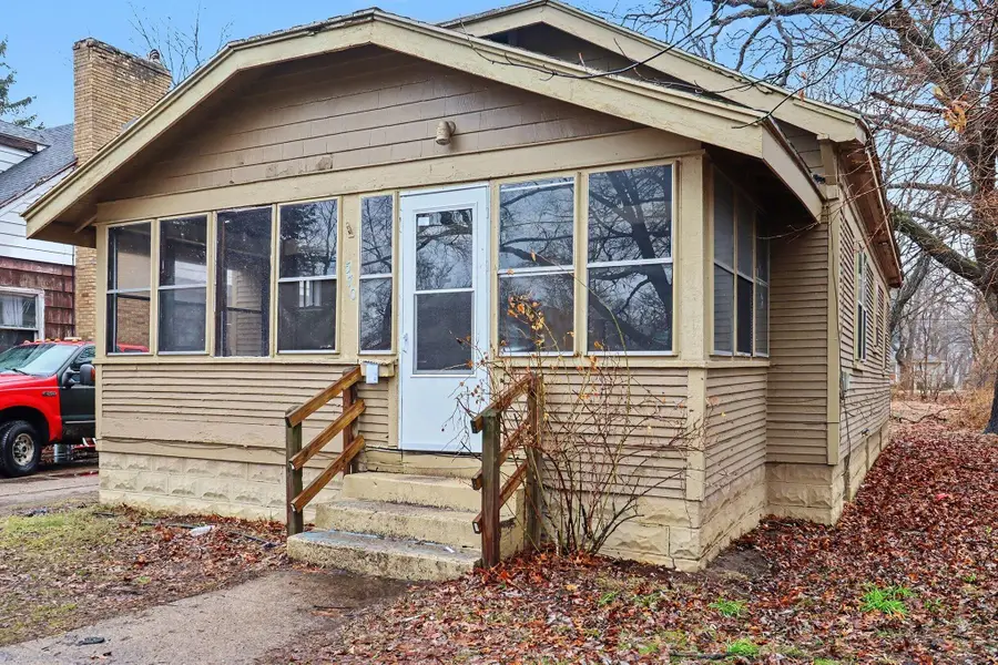 570 E Dale Avenue, Muskegon, MI 49442 - #2