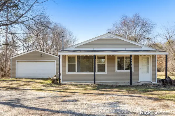 1711 Alden Nash Avenue SE, Lowell, MI 49331