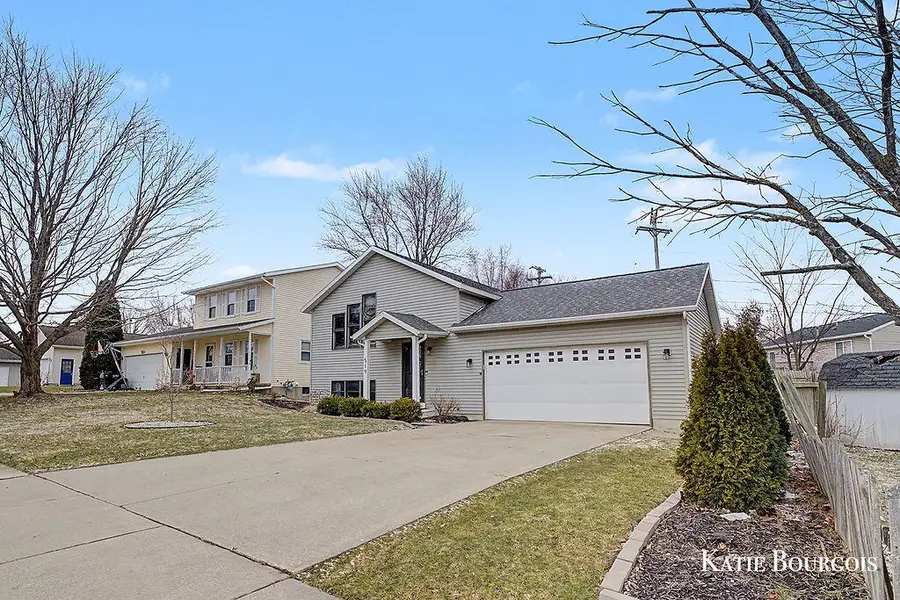 519 Macomb Avenue NW, Walker, MI 49534 - #2