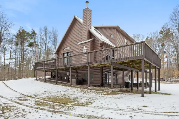 17160 8 Mile Road, Stanwood, MI 49346