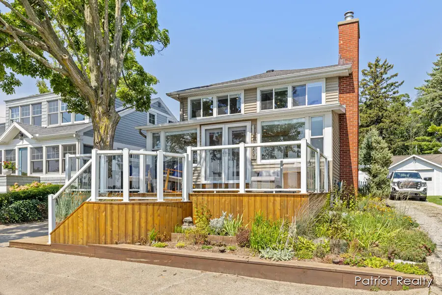 16631 Lakeview Street, Ferrysburg, MI 49456 - #2