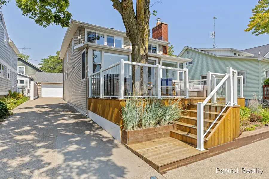 16631 Lakeview Street, Ferrysburg, MI 49456 - #3