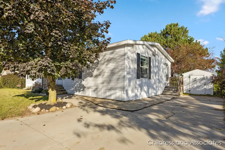 360 E Tuttle Road Unit: 6, Ionia, MI 48846 - #2