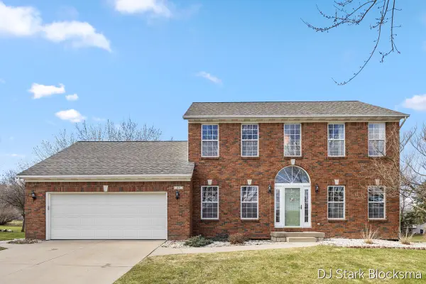 69 Rogue River View Drive NE, Rockford, MI 49341