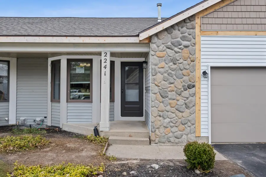 2241 Southgate Drive SE Building: 0 Unit: #82, Kentwood, MI 49508 - #2