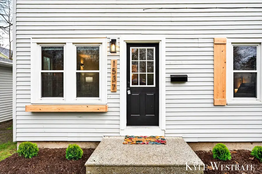 1537 Diamond Avenue NE, Grand Rapids, MI 49505 - #3