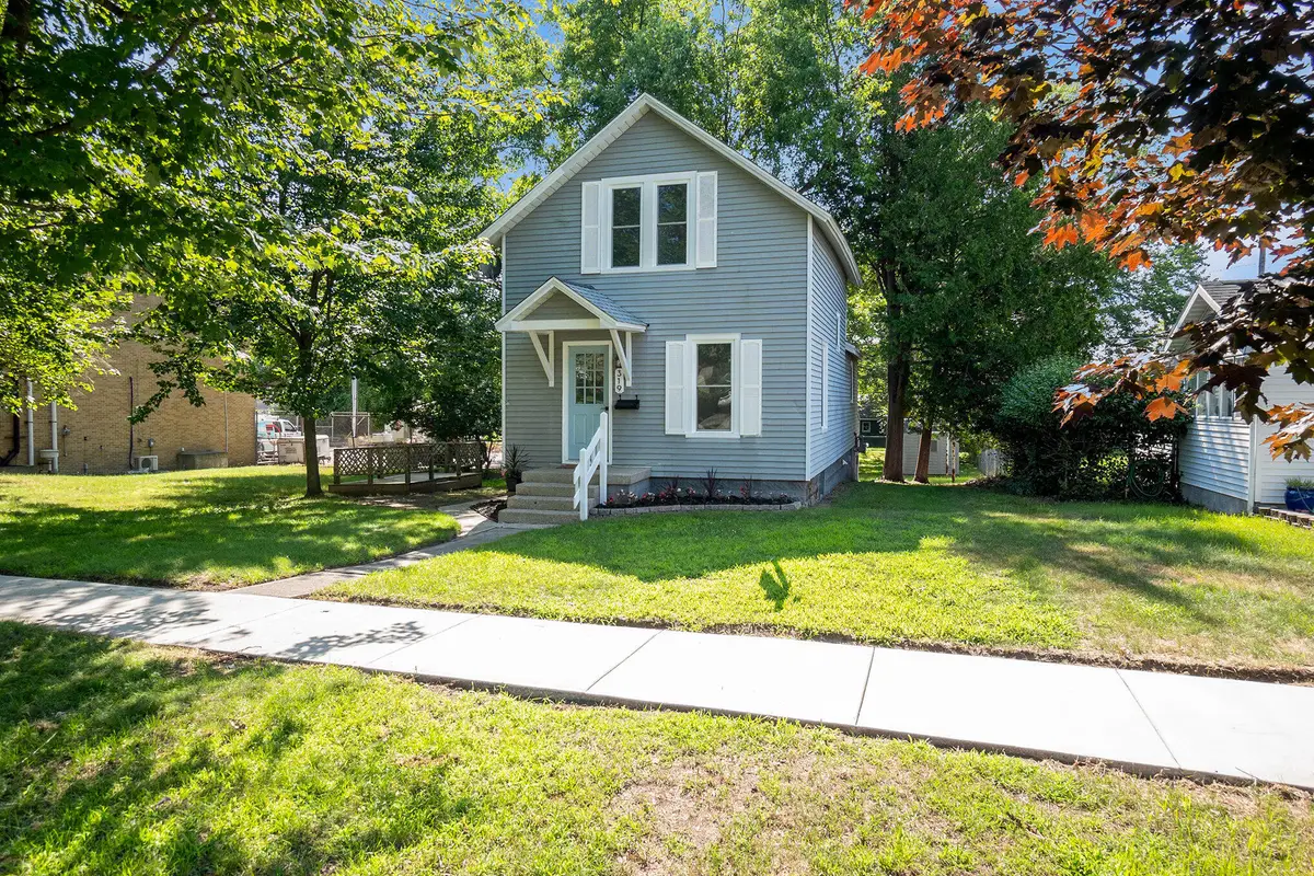 319 N Rowe Street, Ludington, MI 49431 - #1