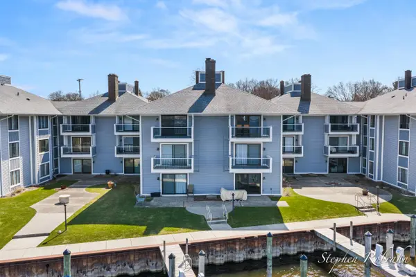 400 Lakeview Court Unit: 19, SpringLake, MI 49456