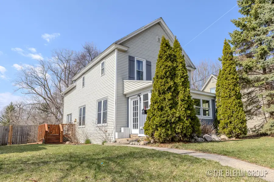727 Emerald Avenue NE, Grand Rapids, MI 49503 - #3