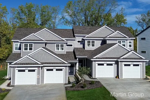 2221 Watertown Way NE, GrandRapids, MI 49505