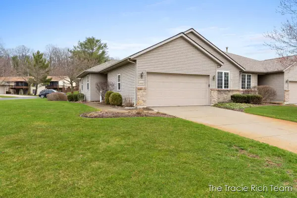 4889 Castle Hill Court NE, Rockford, MI 49341