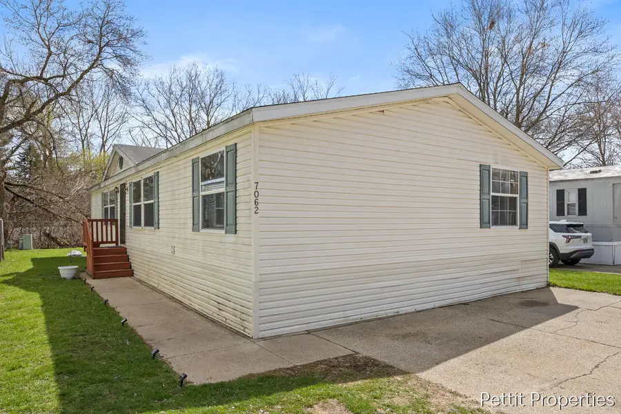 7062 Independence Lane SW, Cutlerville, MI 49548 - #2