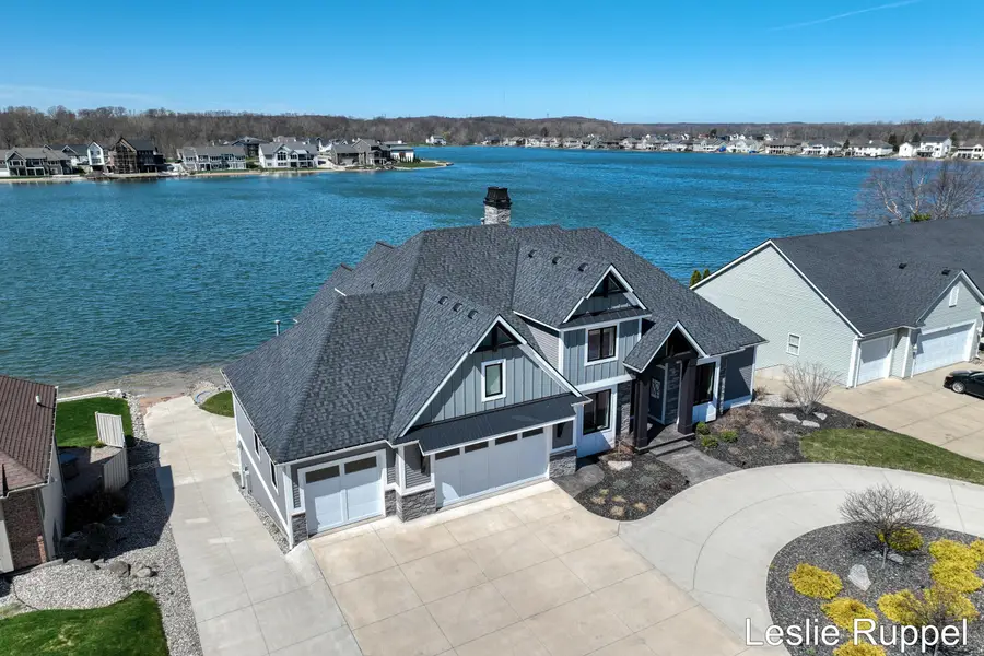 8985 24th Avenue, Jenison, MI 49428 - #2