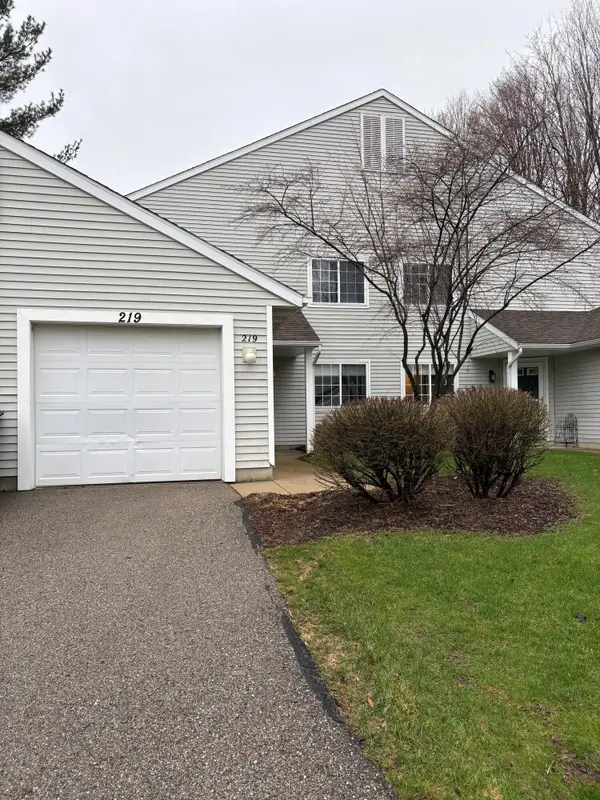 219 Hunters Lane NE Unit: 3, Rockford, MI 49341