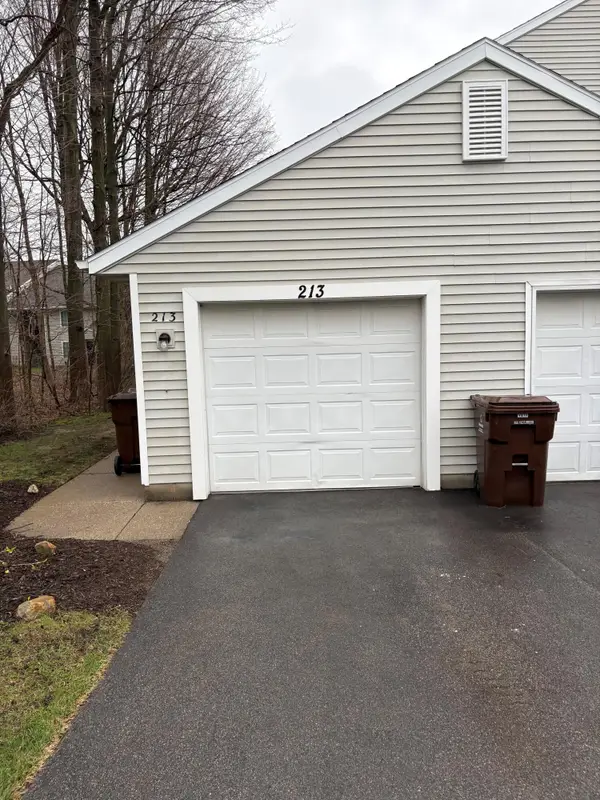 213 Hunters Lane NE Unit: 21, Rockford, MI 49341
