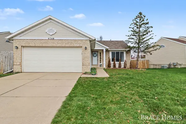 4748 Meadow Lake Drive SE, Kentwood, MI 49512