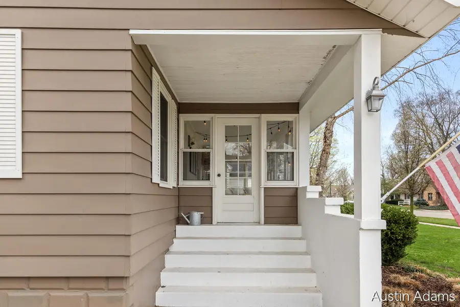 638 E Central Avenue, Zeeland, MI 49464 - #3