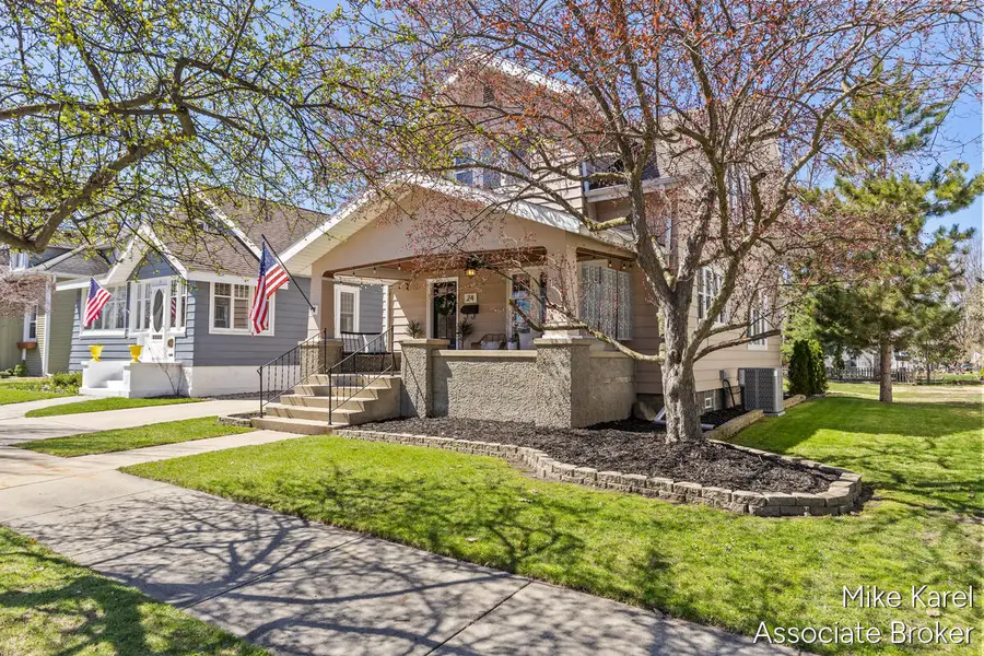 24 Pine Street, Zeeland, MI 49464 - #3