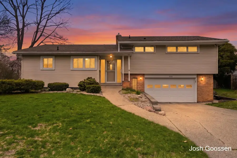 2335 Sinclair Avenue NE, Grand Rapids, MI 49505 - #2