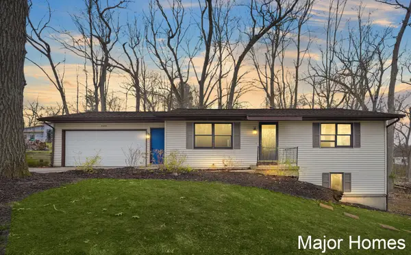 8445 Oakview Avenue NE, Rockford, MI 49341