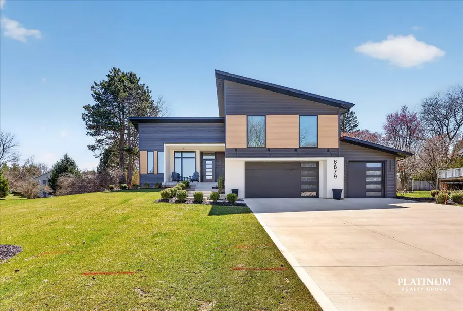 6879 Vista De Oro Drive NE, Rockford, MI 49341 - #2