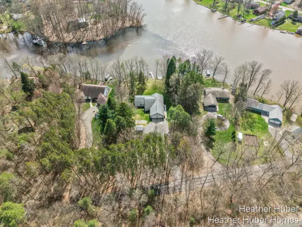 7706 Thornapple Bayou Drive SE, GrandRapids, MI 49512