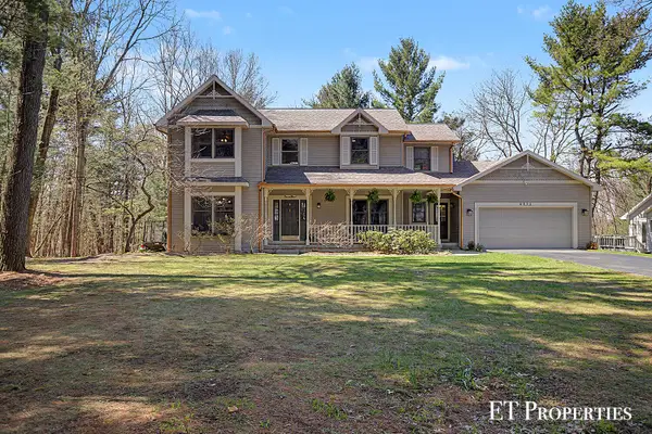 6833 Blythefield Avenue NE, Rockford, MI 49341