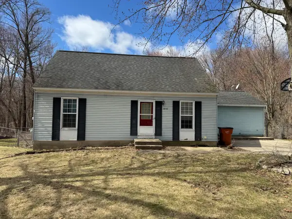 10736 Woodbushe Drive SE, Lowell, MI 49331