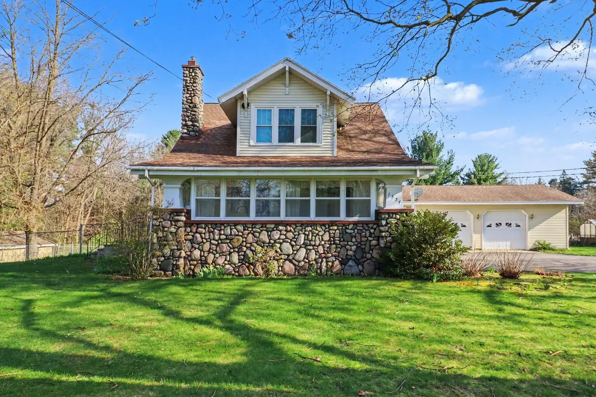 1554 W Ellis Avenue, Belding, MI 48809 - #1